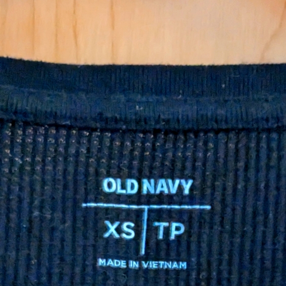 Long sleeve cropped waffle tee in black. Great condition a good basic - Picture 2 of 3